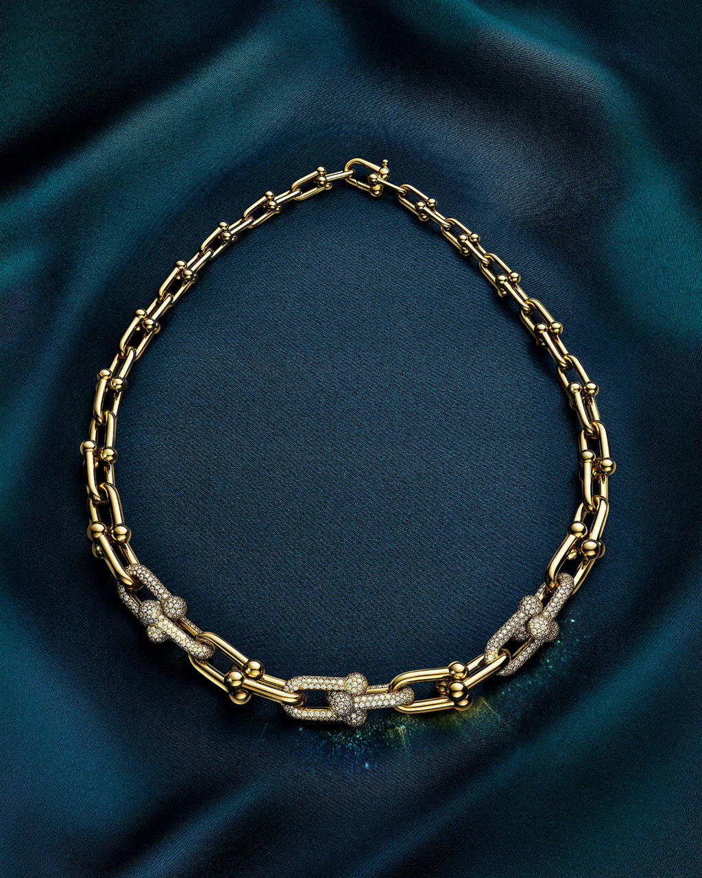 NECKLACES & PENDANTS